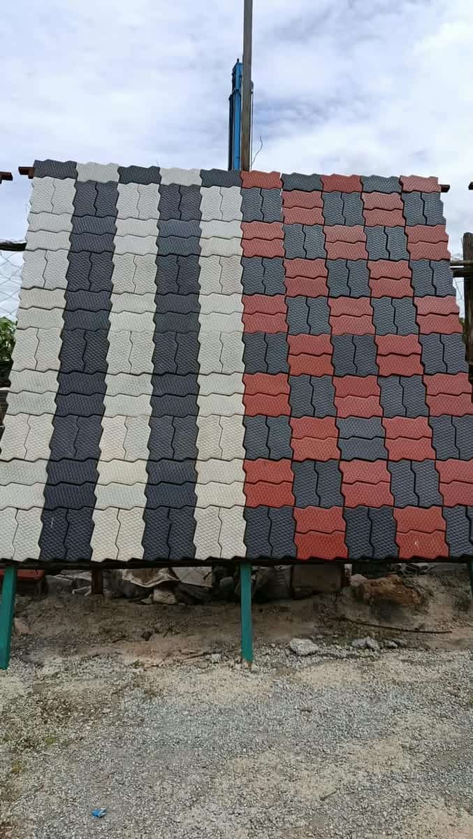 Unipaver zigzag cabro sample panel with grey, charcoal and red blocks laid in stripes and a checker pattern